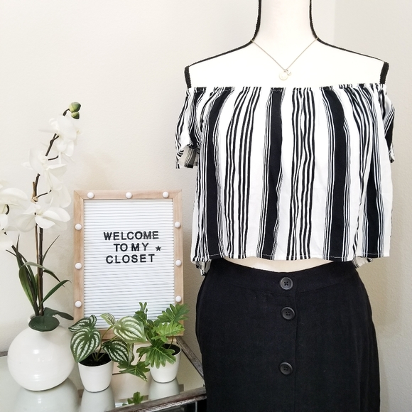 Forever 21 Tops - SALE❗️4 for $20 Cute Stripe Off-Shoulder Crop top